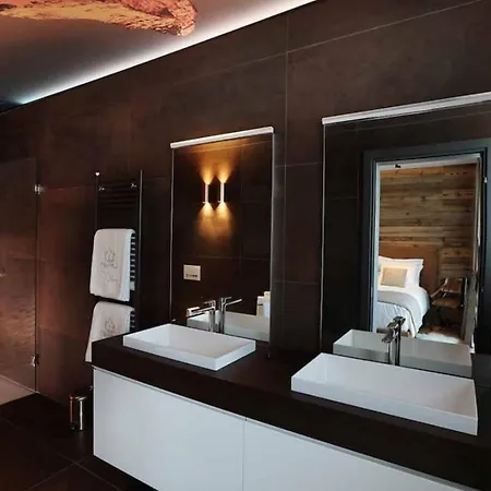 Superb Up To 10 Guests
